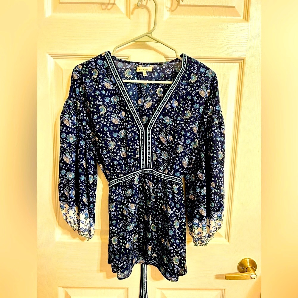 Colorful floral empire waist blouse by Max Studio! Size Medium
